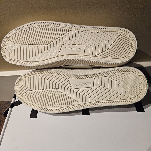 Cariuma shoes - Picture 4 of 4